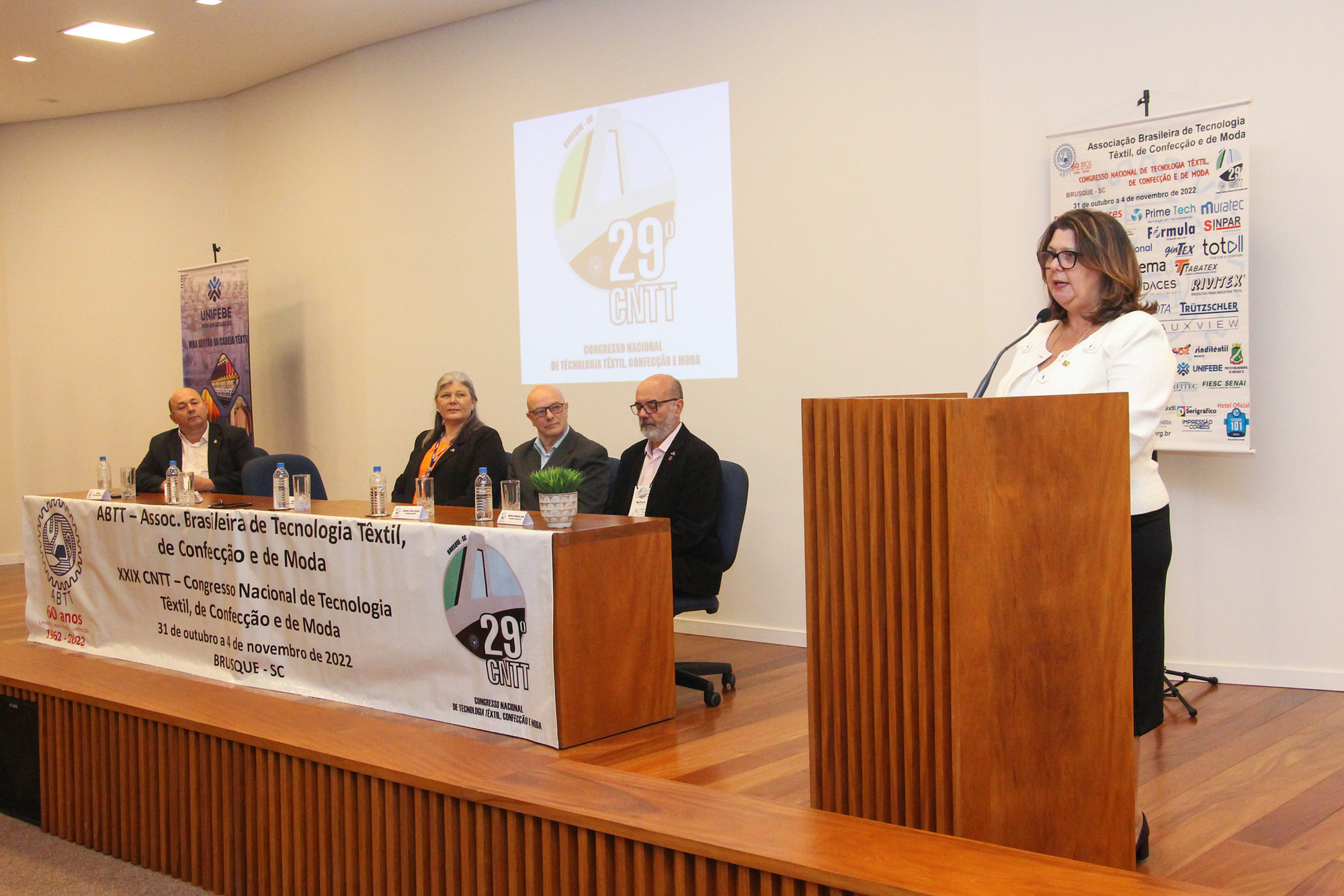 ACIBr participa de abertura do 29º Congresso Nacional de Tecnologia Têxtil, Confecção e Moda