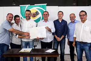 Núcleo de Empresários da ACIBr de Botuverá oficializa assinatura de termo de acordo entre a Prefeitura e Celesc